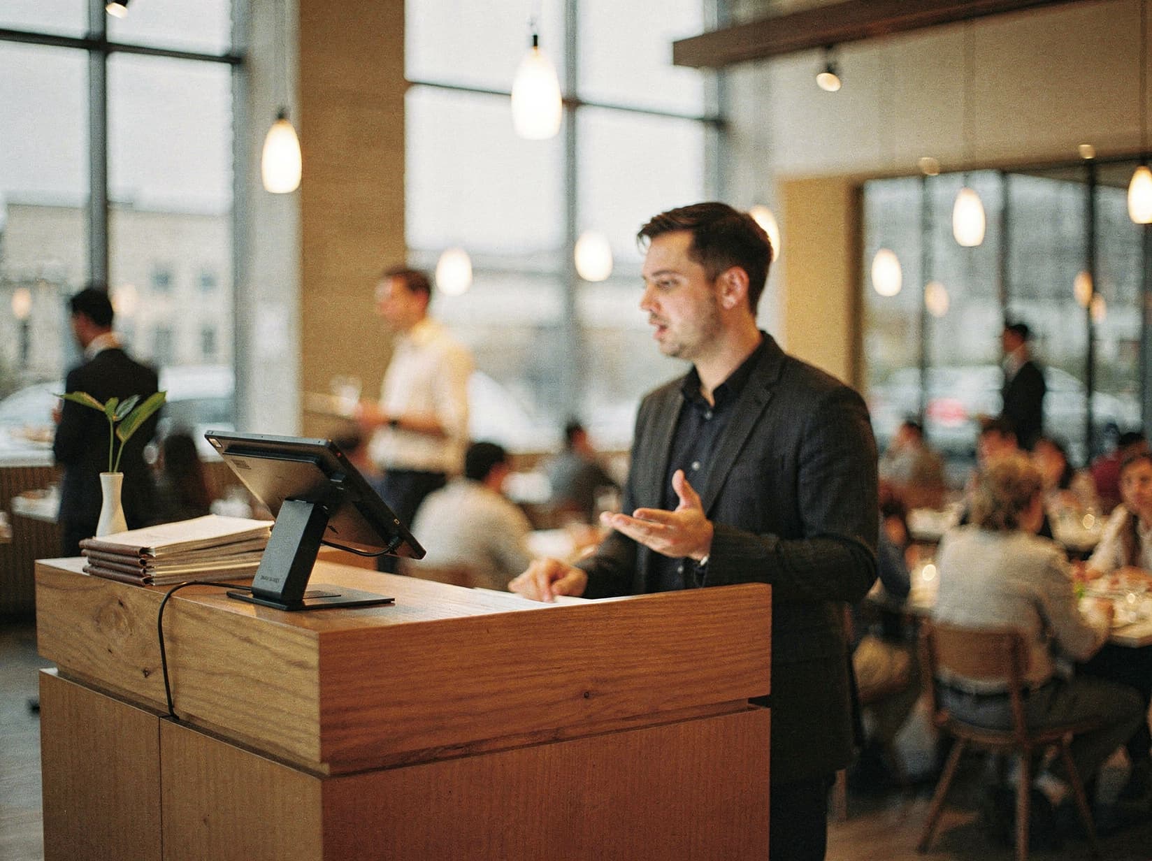 How to Improve Restaurant Operations: 7 Essential Strategies for 2024